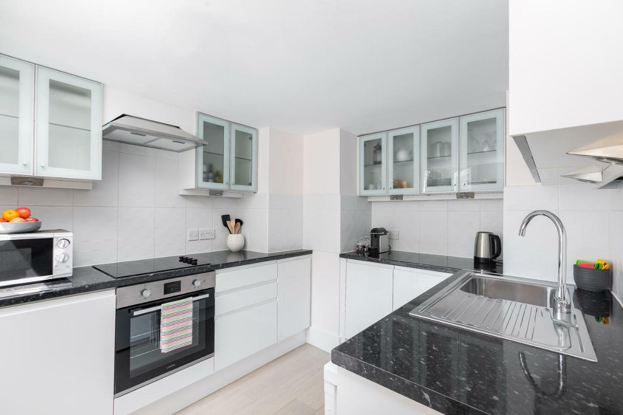 Apartment With Private Patio, And Park Across The Road (Adults Only) London Ngoại thất bức ảnh