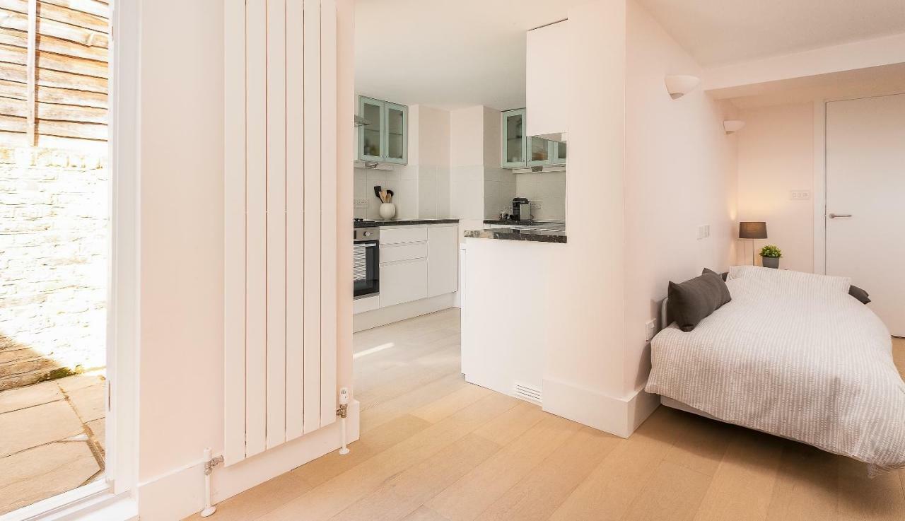 Apartment With Private Patio, And Park Across The Road (Adults Only) London Ngoại thất bức ảnh